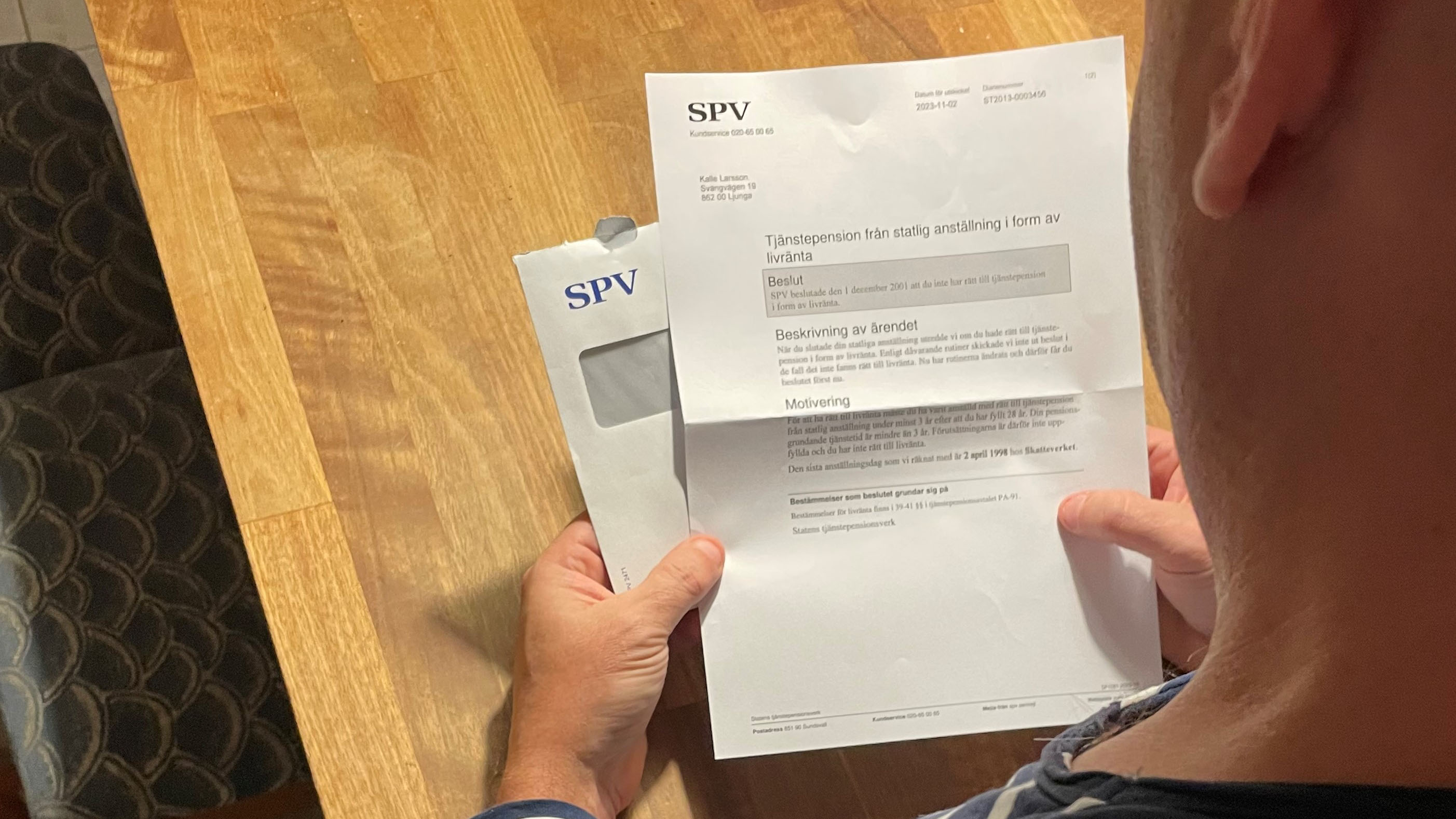 man-som-öppnat-ett-brev